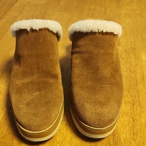 Bernardo Tan Slippers with Cream Fur